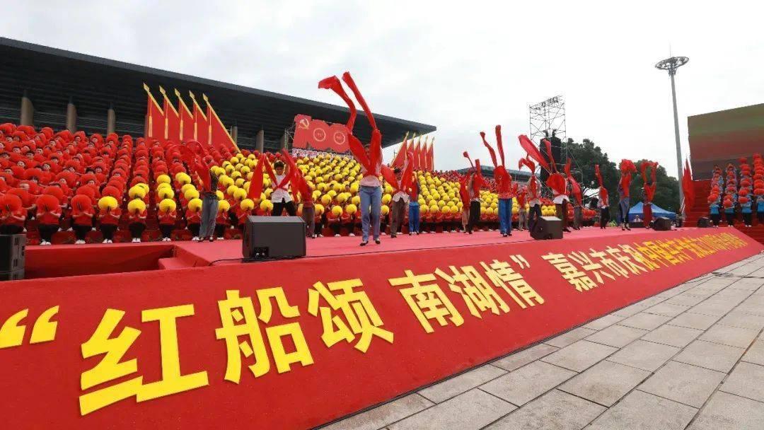 他曾担任福建副省长，庐山会议后被免职，平反后晋升为福建省省长